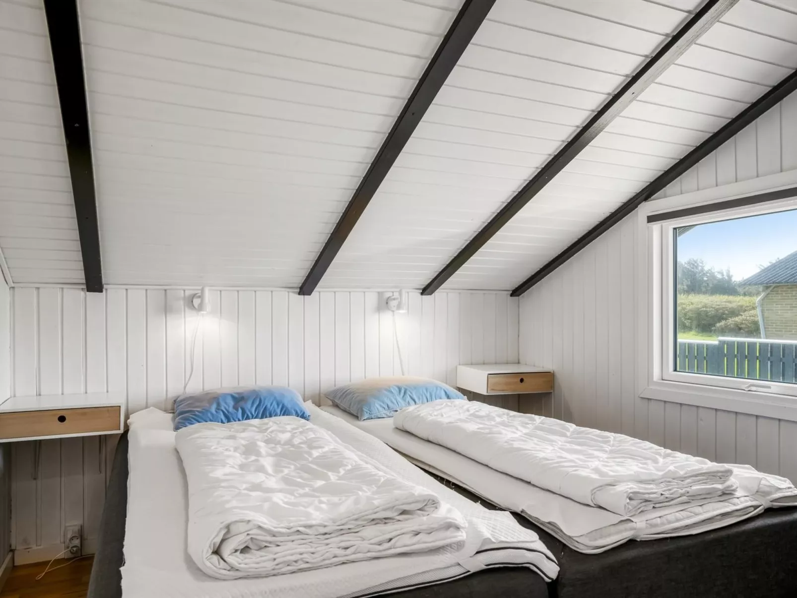 "Månviva" - 250m from the sea - Binnen