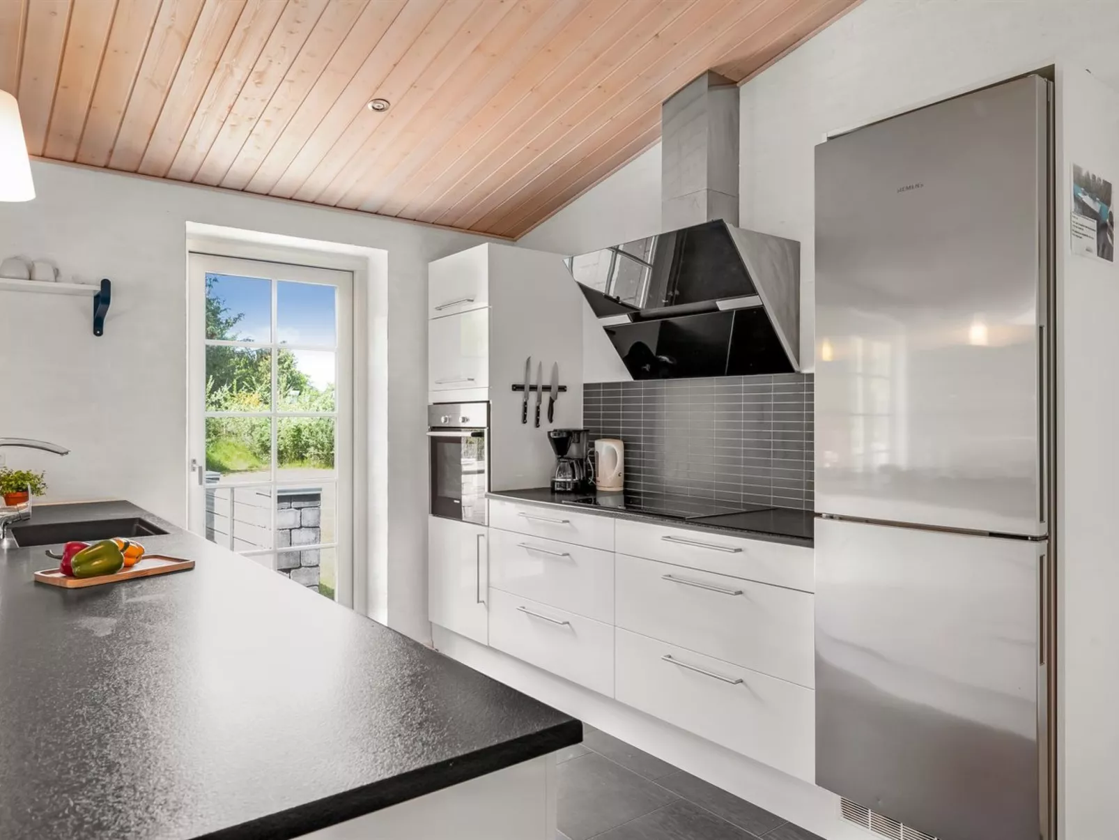 "Marjatta" - 3.2km from the sea - Binnen