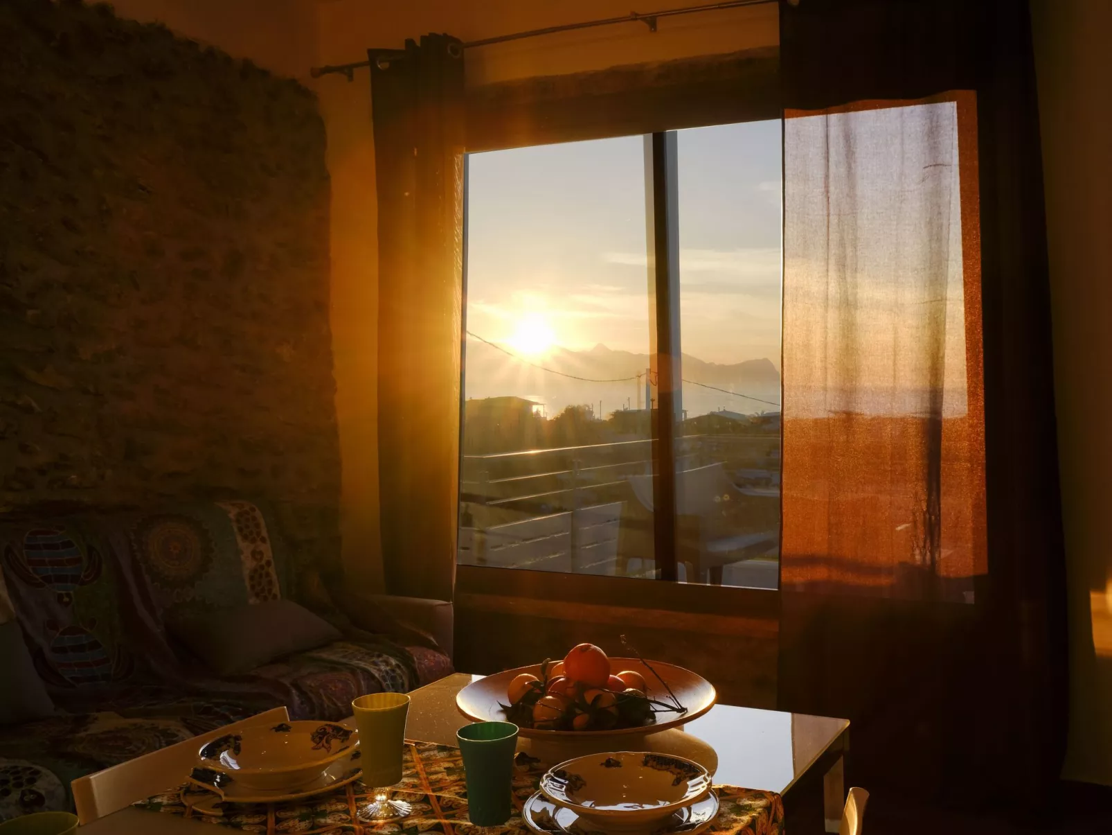 Lila Wohnung mit Schwimmbad und Meerblick - Image-tags.info