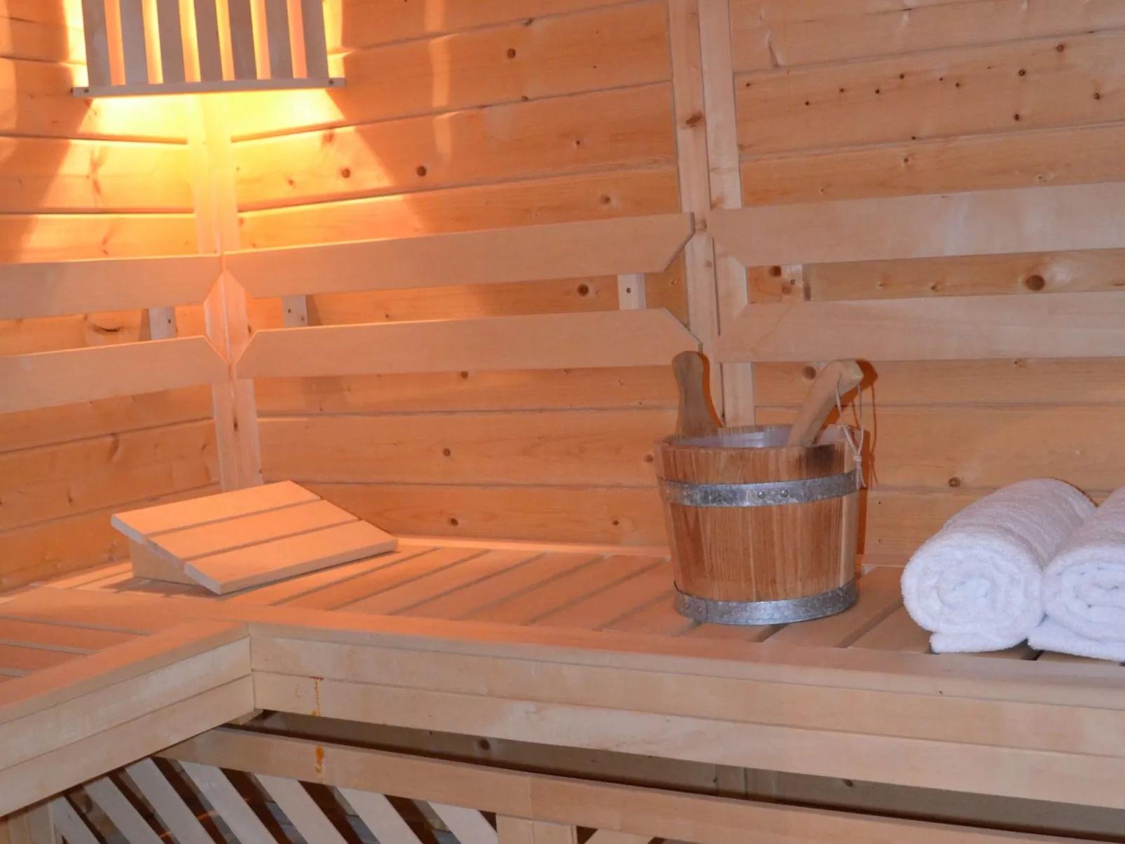 TRADITIONELLES REETDACHHAUS MIT SAUNA, KAMINOFEN UND PRIVATEM WASSERZUGANG - Image-tags.info