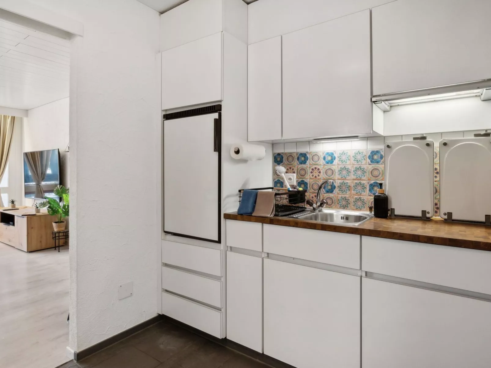 4 Seasons Apartment - Image-tags.info