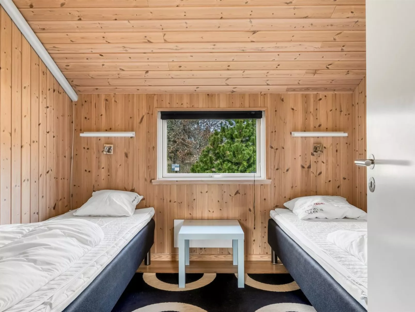 "Botwith" - 2.8km from the sea - Binnen