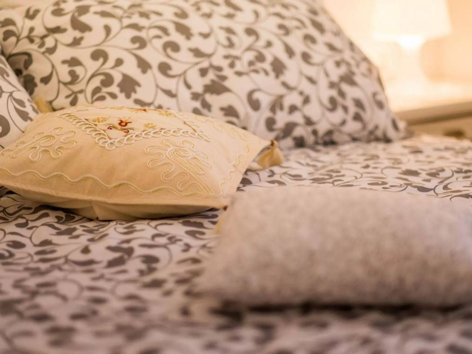 "Mela" mit Blick auf das Wasser - Image-tags.info