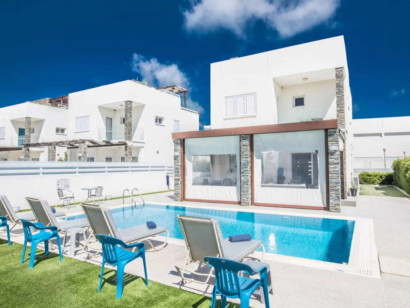 Moderne 4-Schlafzimmer-Villa im Zentrum von Protaras - Image-tags.info