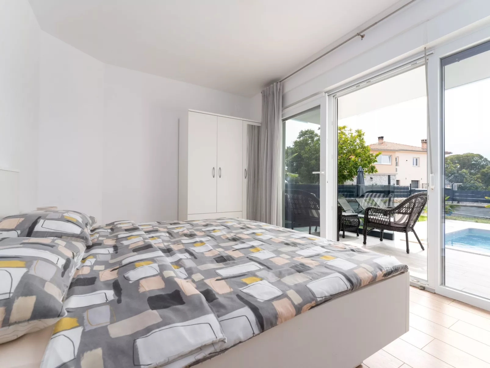 Schöne neue Villa mit Pool in Strandnähe - Image-tags.info