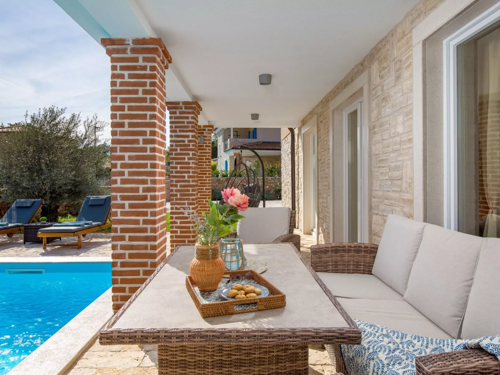 Romantische Villa mit Pool, umgeben von Natur - Image-tags.info