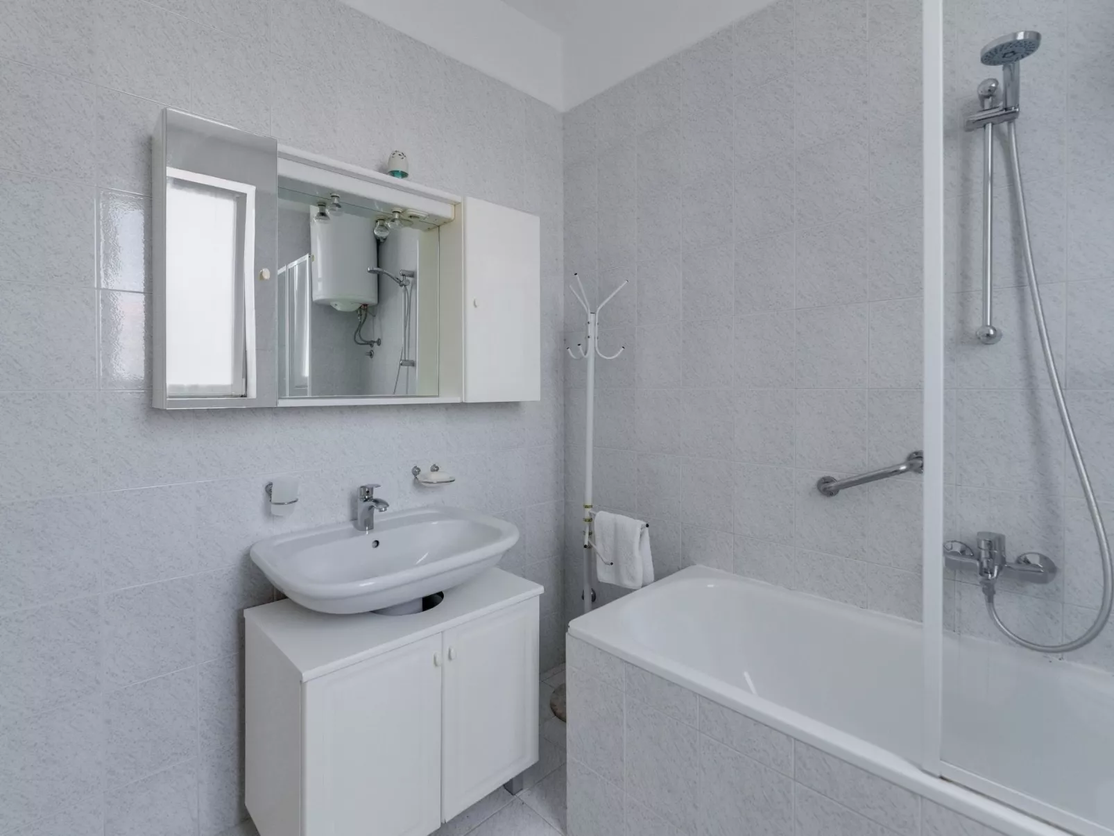 Mit Pool, großer Garten - Image-tags.info