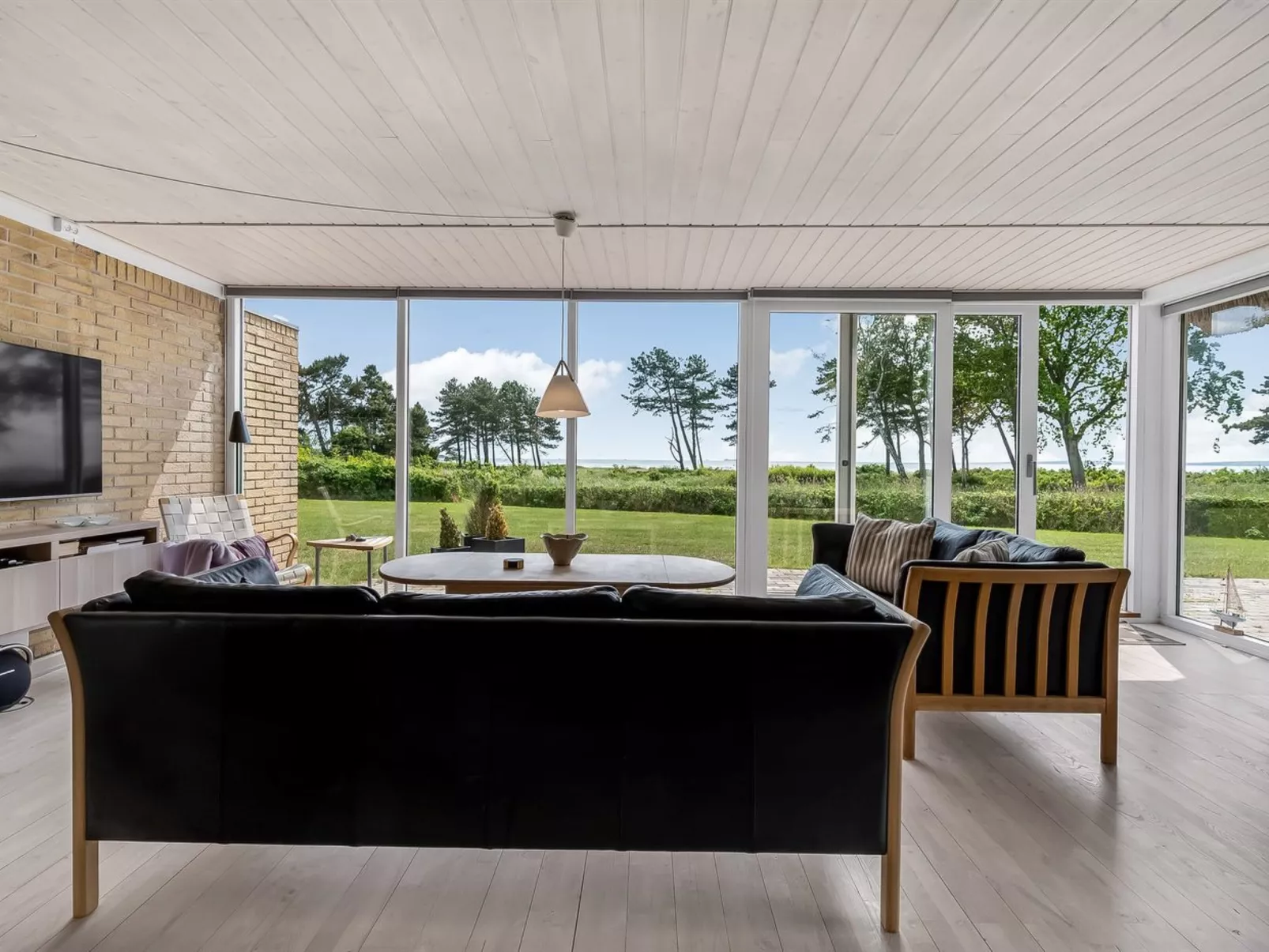 "Ellanora" - 50m from the sea - Binnen