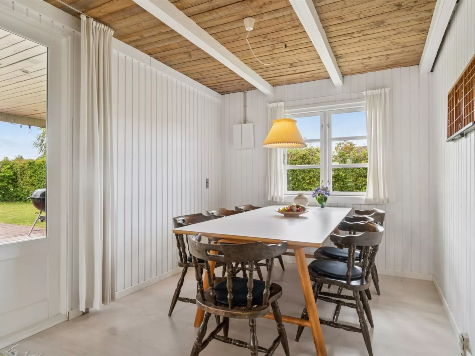 "Bjarni" - 180m from the sea - Binnen