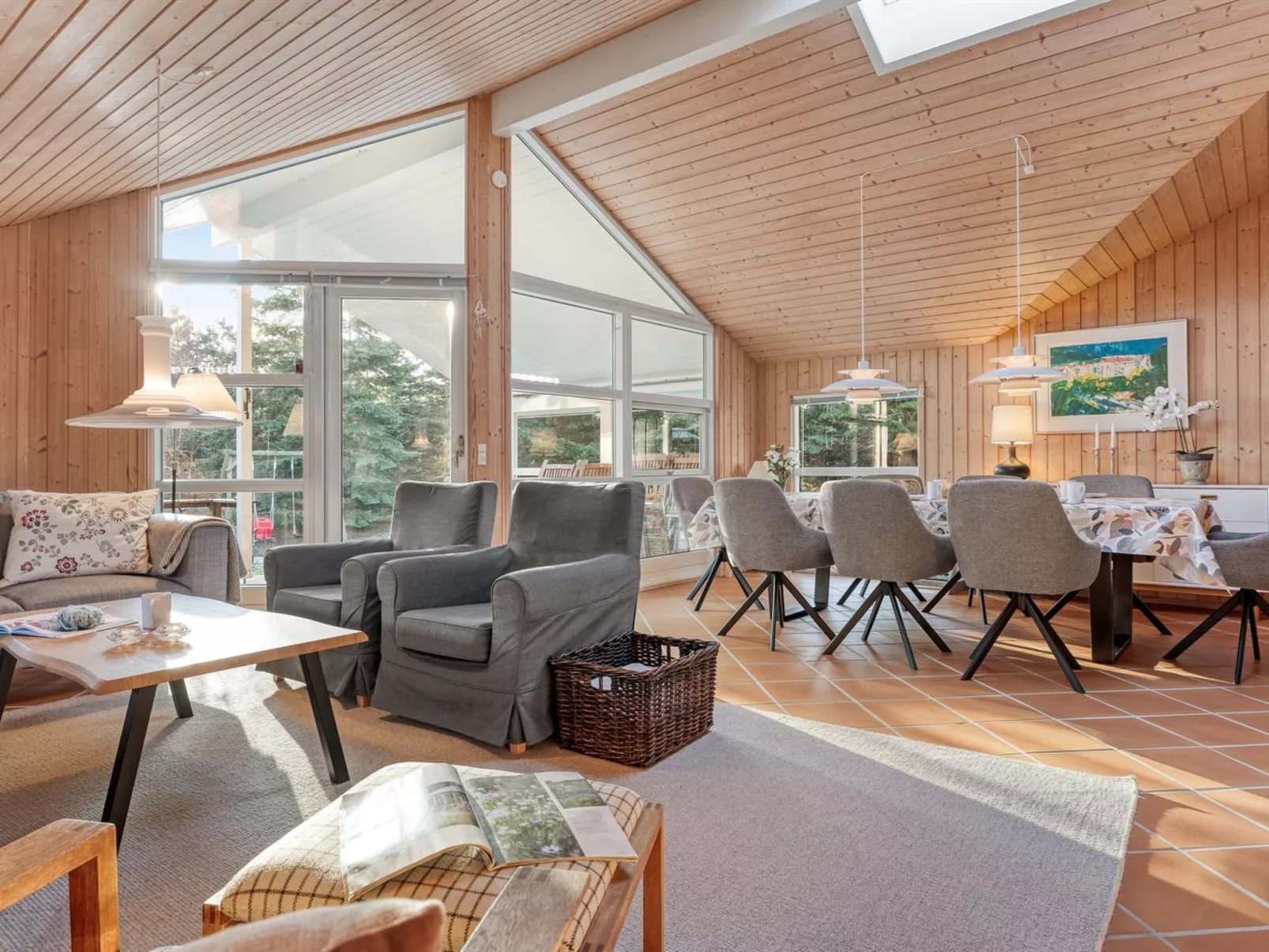 "Hollie" - 75m from the sea-Binnen