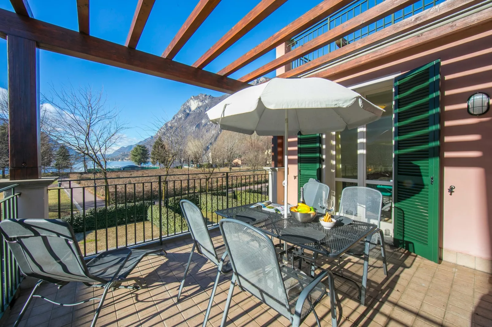 RESIDENCE PORTO LETIZIA - VILLAS-BILOCALE 4 PAX VISTA LAGO PLUS 8215 - V1LP4 - Terrasbalkon