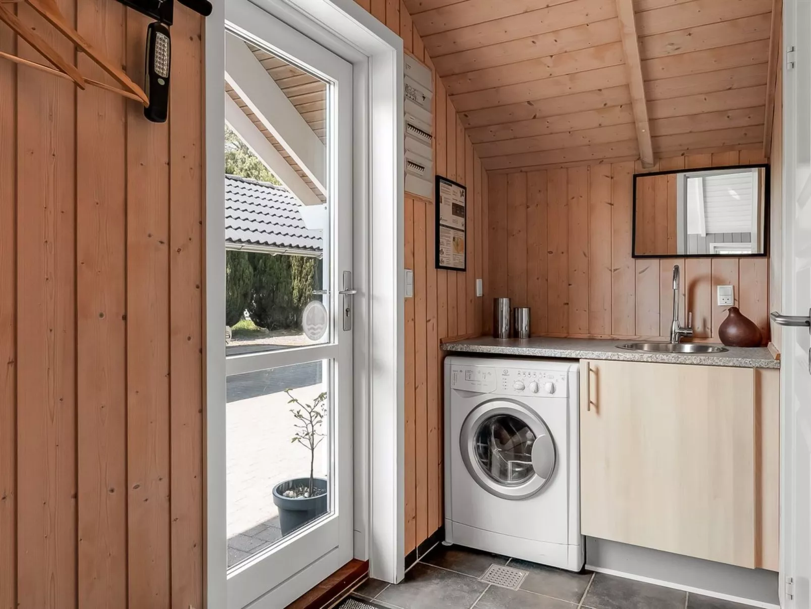 "Truels" - 30km from the sea - Binnen