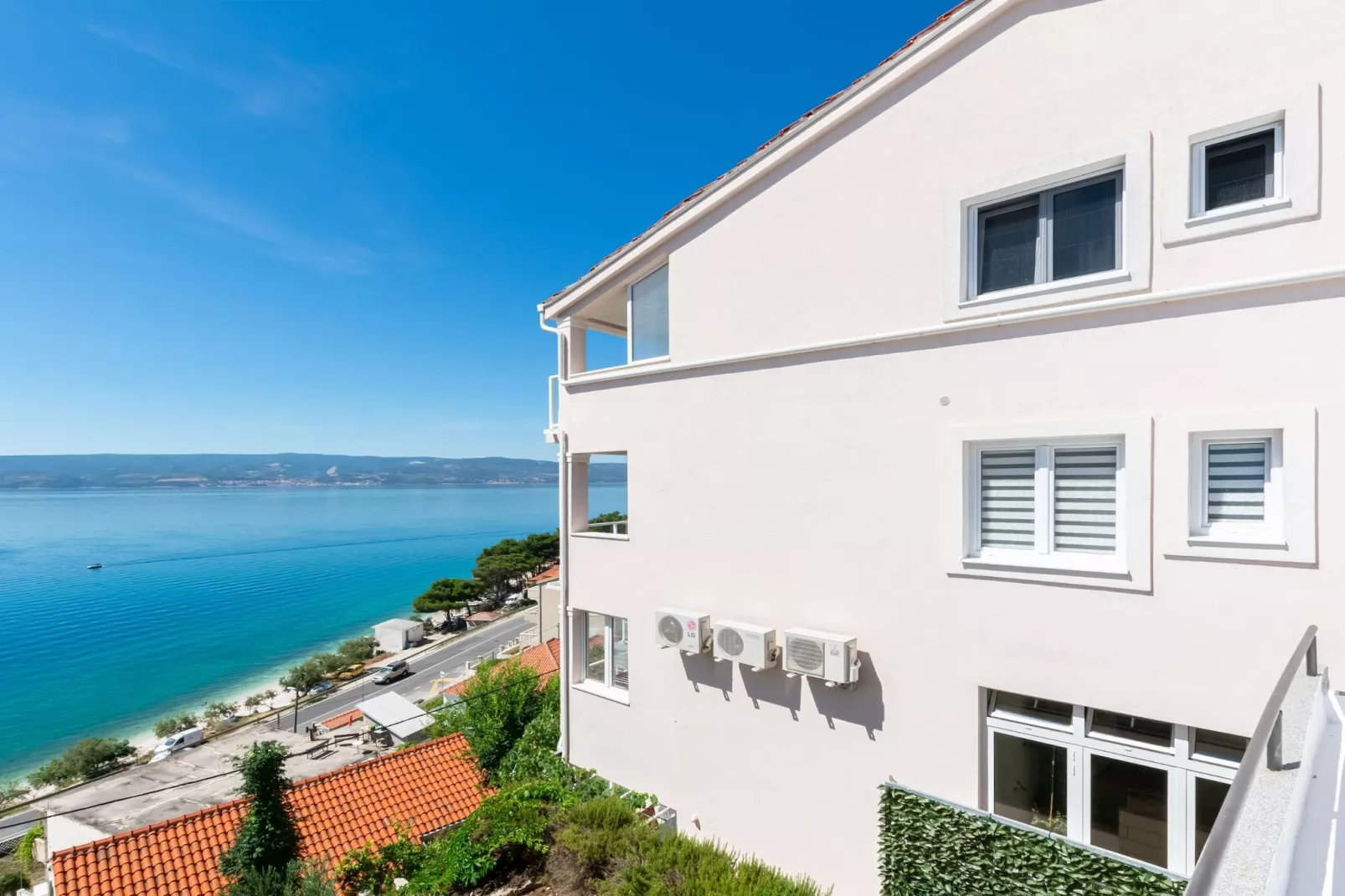 Apartments Hope (Dugi Rat) - Three-Bedroom Apartment with Jacuzzi  (Stanko) - Buitenlucht