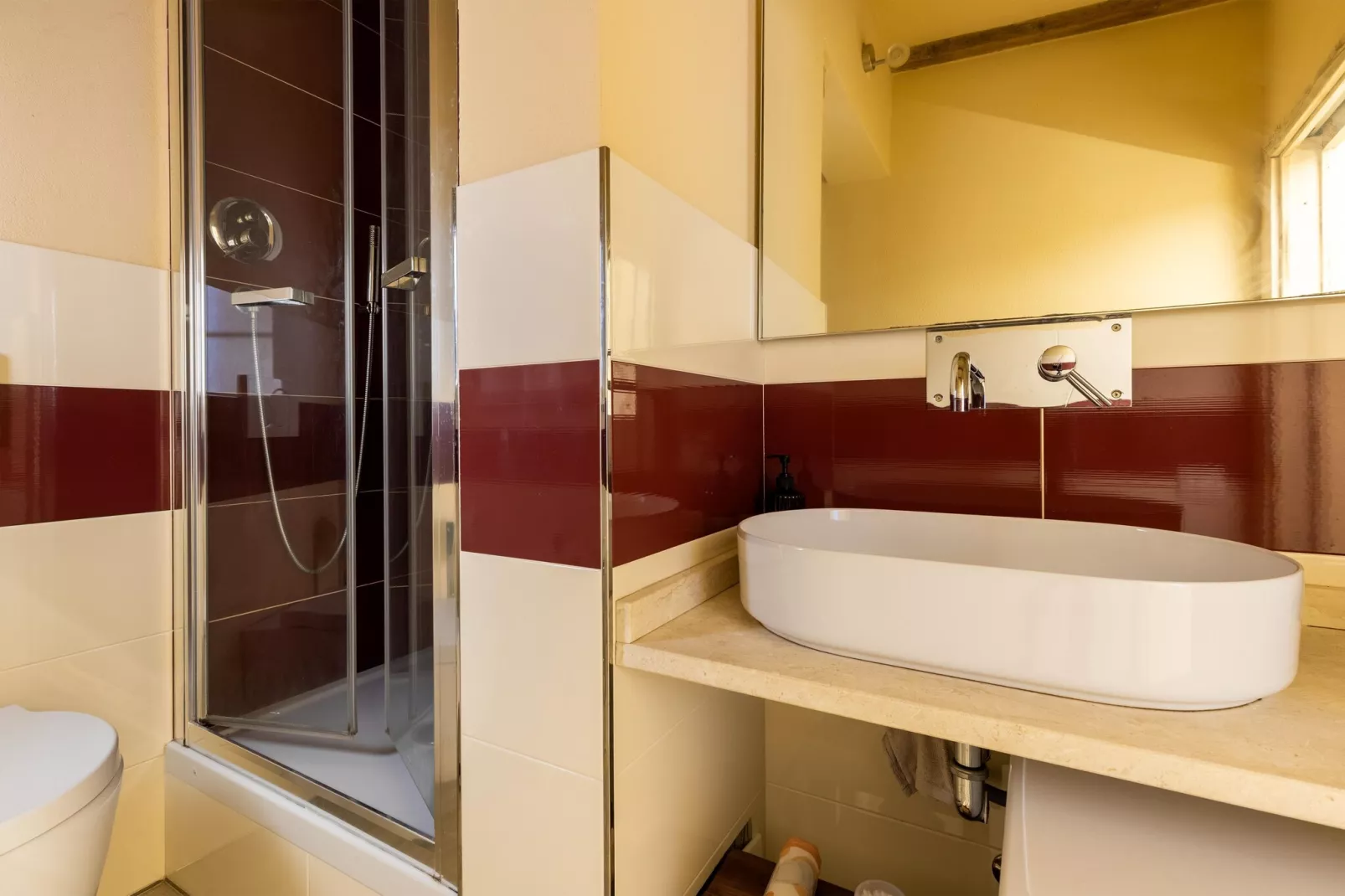 MONOLOCALE BURAGNA-Badkamer