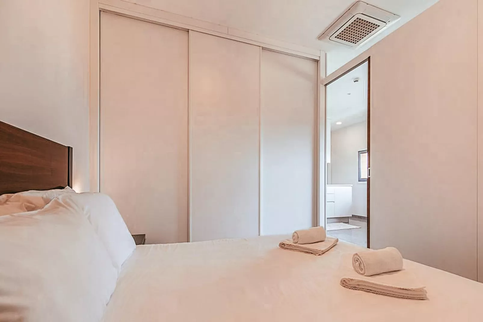 Trendy Apartment River View By Gthouse - Slaapkamer