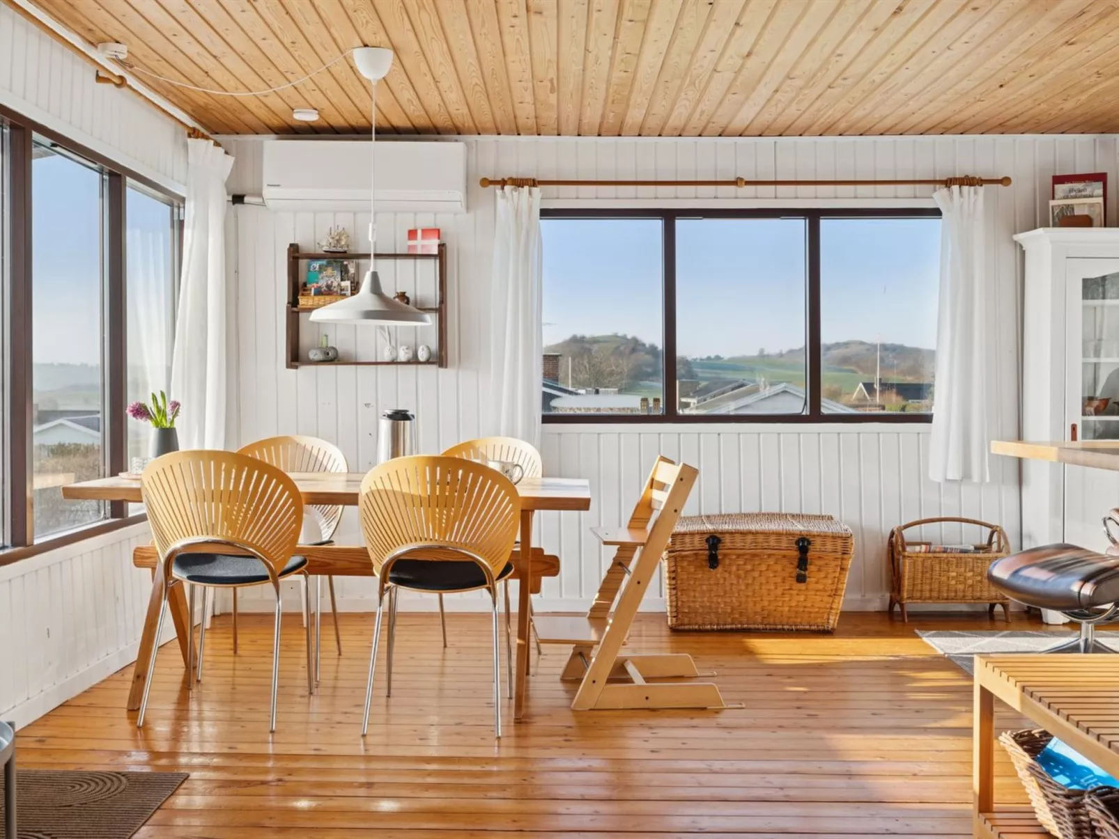 "Joseph" - 500m from the sea-Binnen