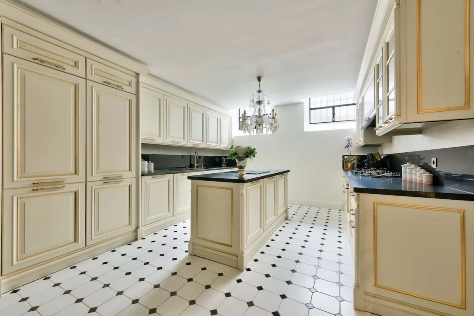 Noble demeure de luxe en plein coeur de Paris-Keuken