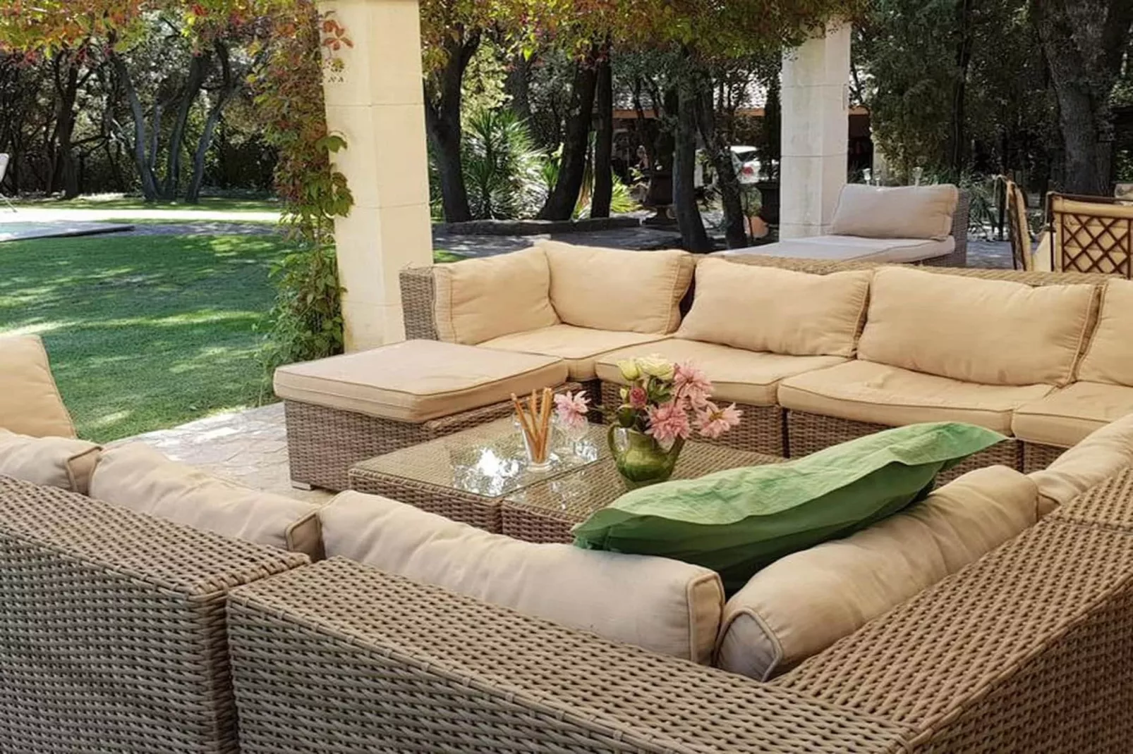 Villa cadre idyllique et reposant avec piscine-Terrasbalkon