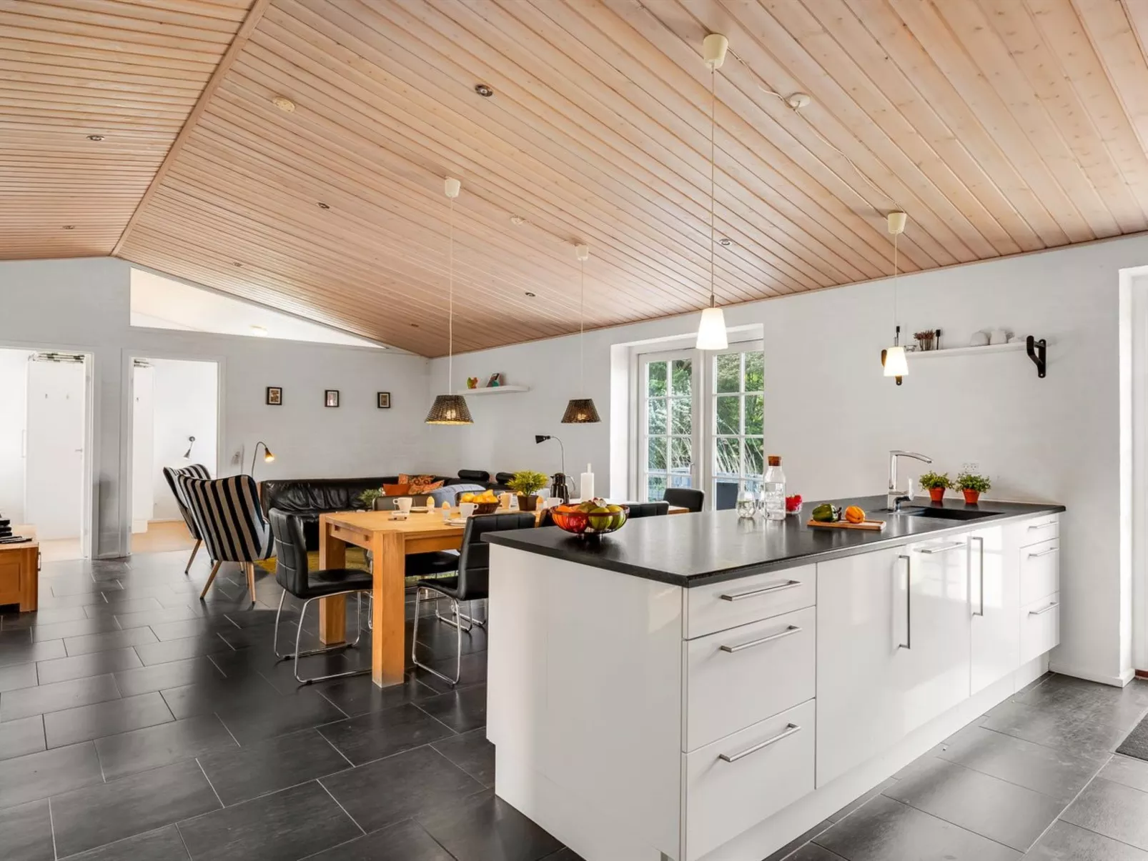 "Marjatta" - 3.2km from the sea - Binnen