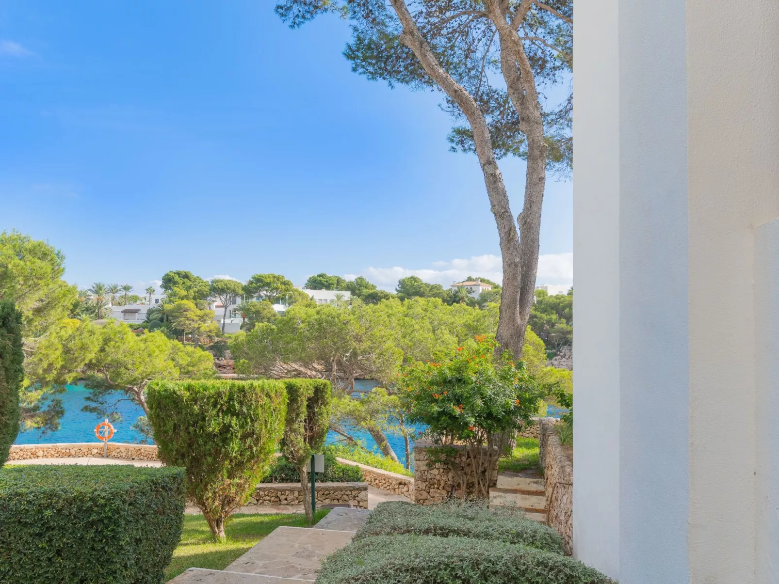 Neu renoviertes, modernes Apartment für 4 Personen, direkt an der Cala Ferrera - Buiten