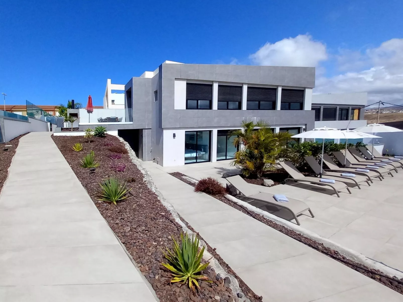 Geräumige Villa, beheizter Pool und atemberaubende Aussicht - Image-tags.info