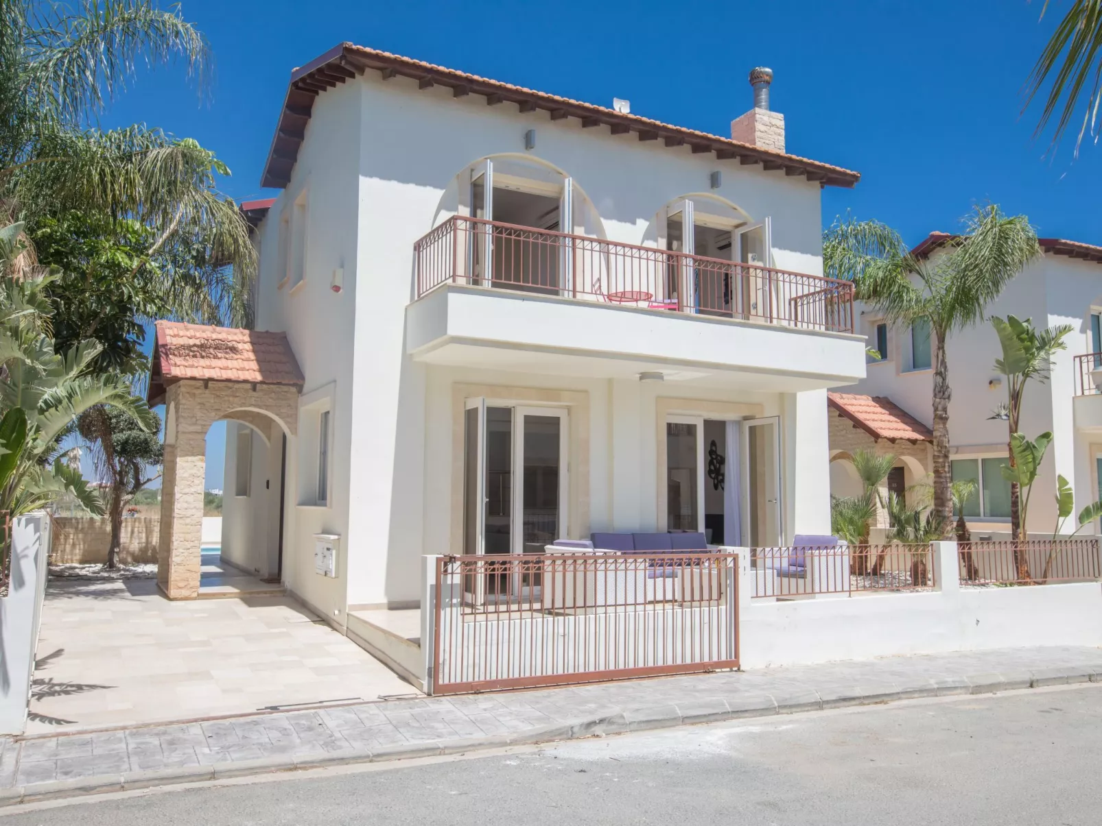 3-Schlafzimmer-Luxusvilla mit Pool und teilweise Meerblick - Image-tags.info