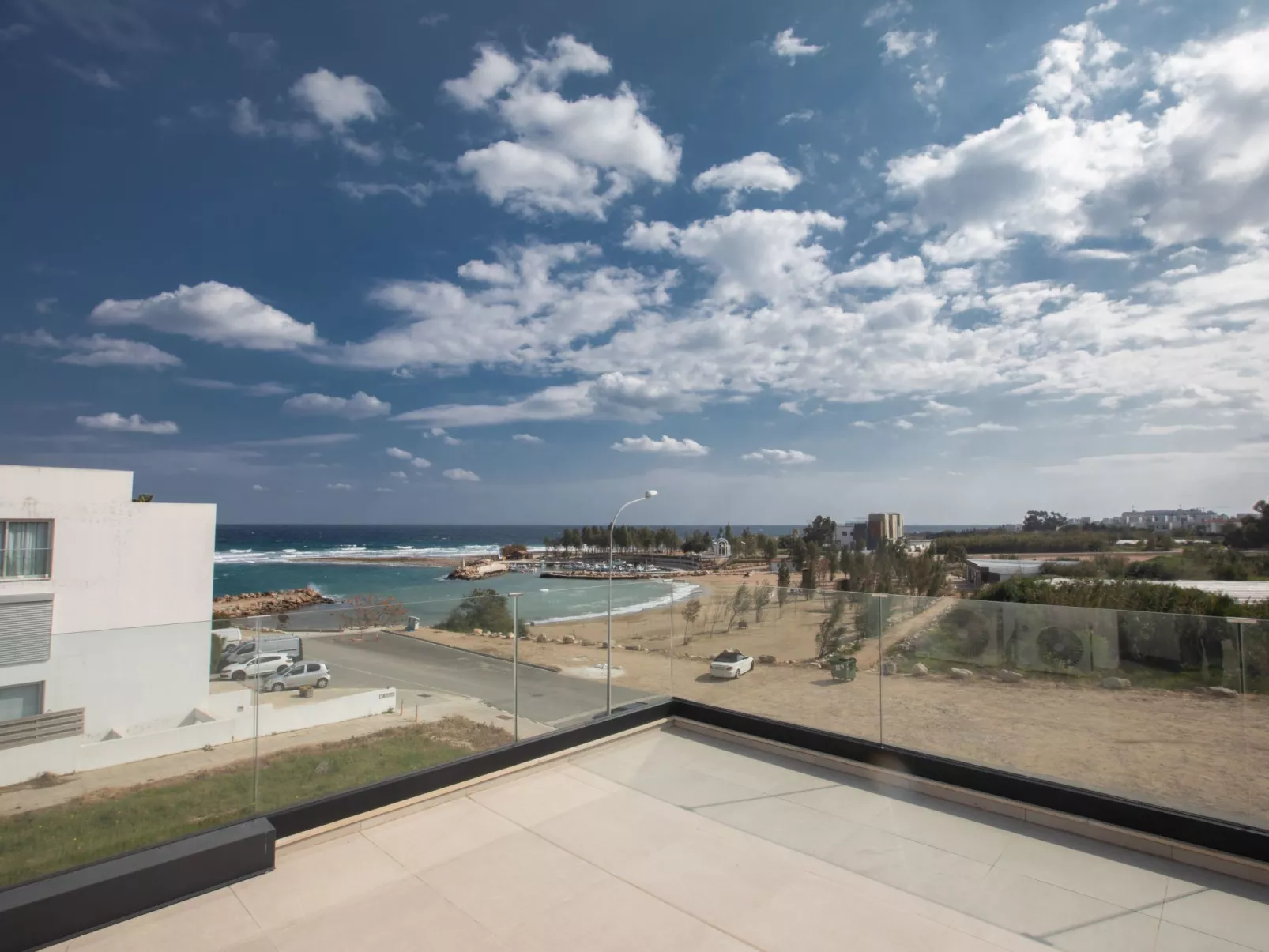 Haus in Paralimni mit Doppelveranda - Image-tags.info