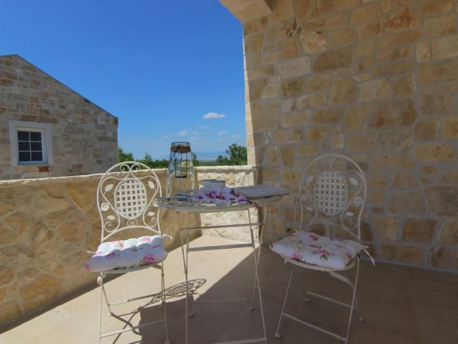 Steinvilla mit Pool, Meerblick, Nähe Sandstrand - Image-tags.info