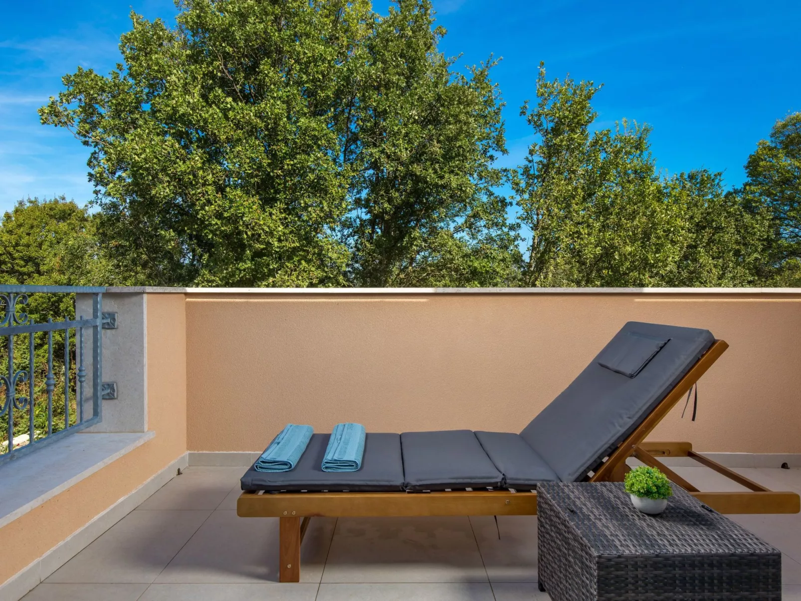 Romantische Villa mit Pool, umgeben von Natur - Image-tags.info