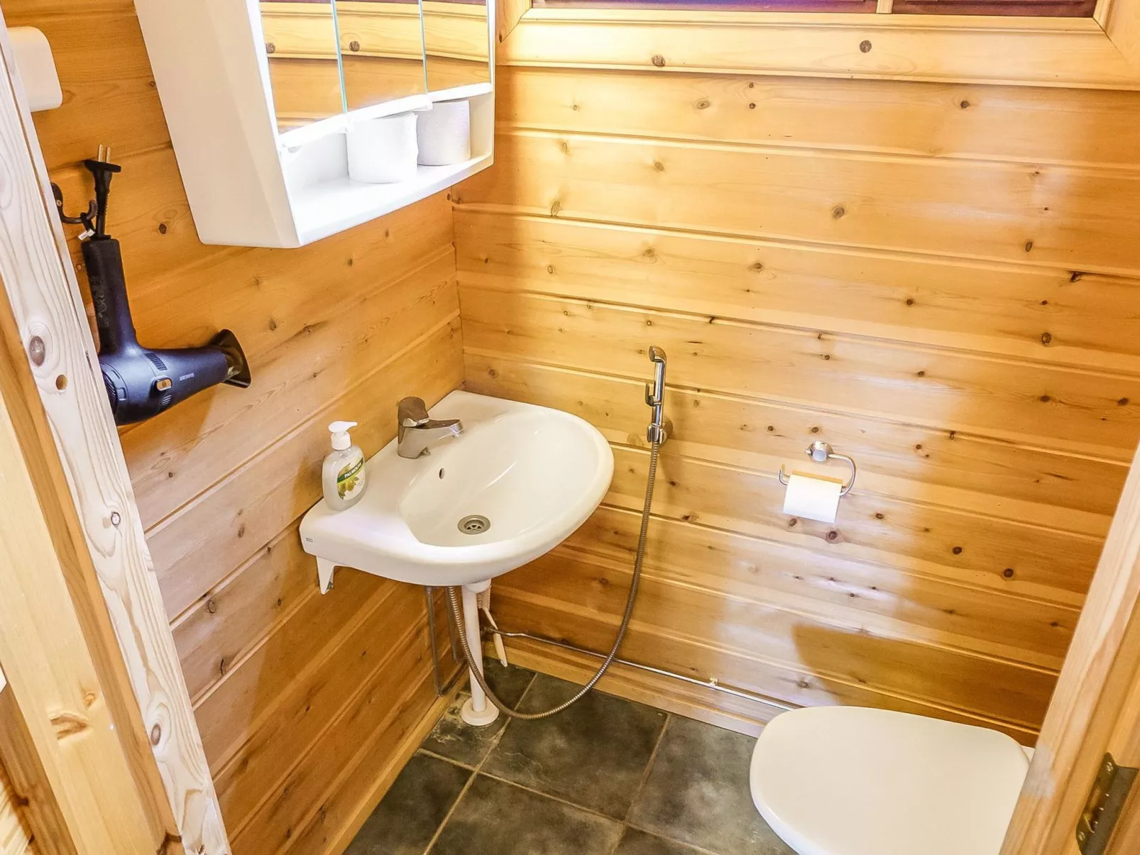 Luongasloma 2 - Binnen