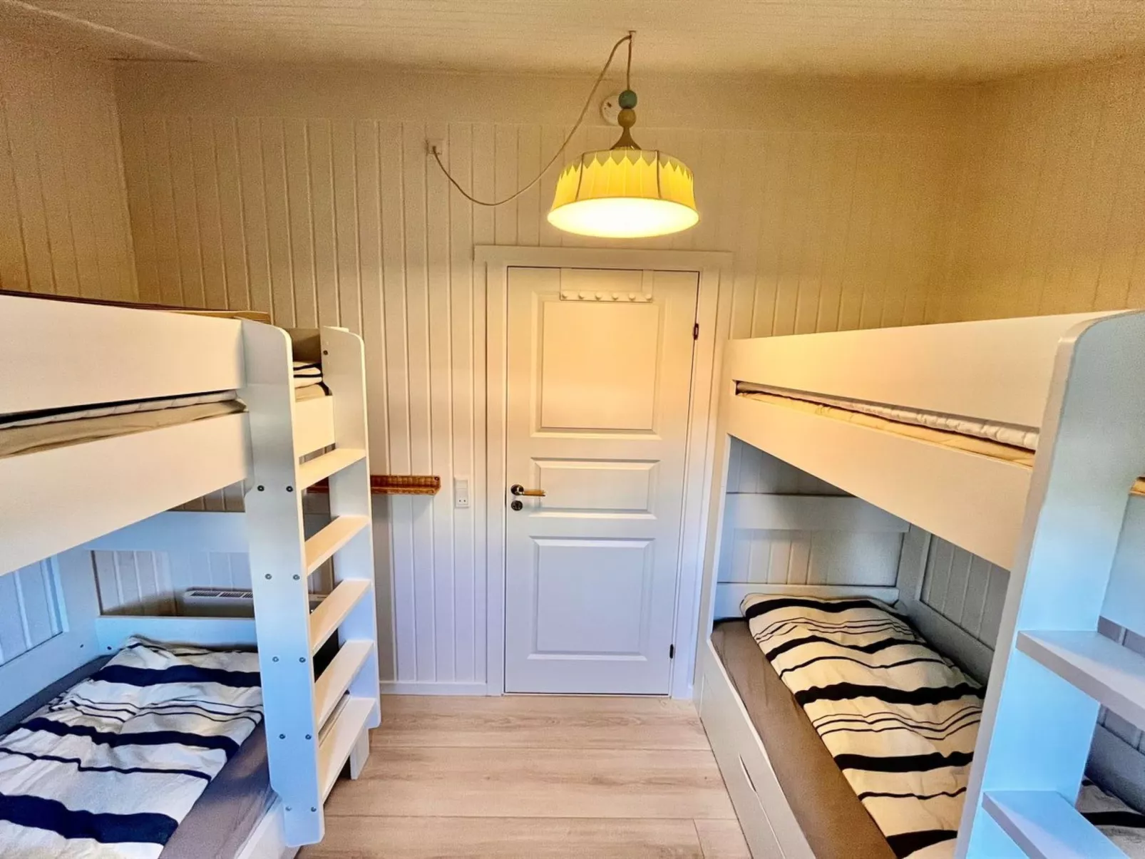 "Sheyla" - 150m from the sea - Binnen