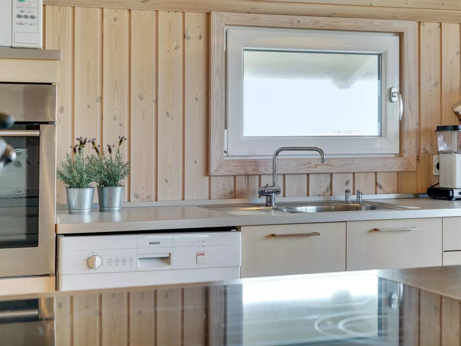 "Emelia" - 50m from the sea-Binnen