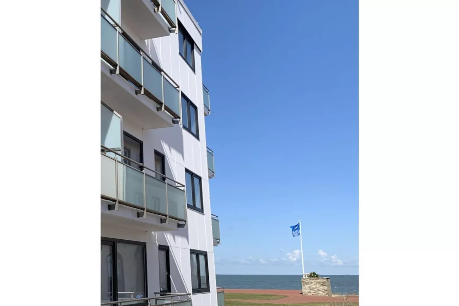 435321 - Buitenkant zomer