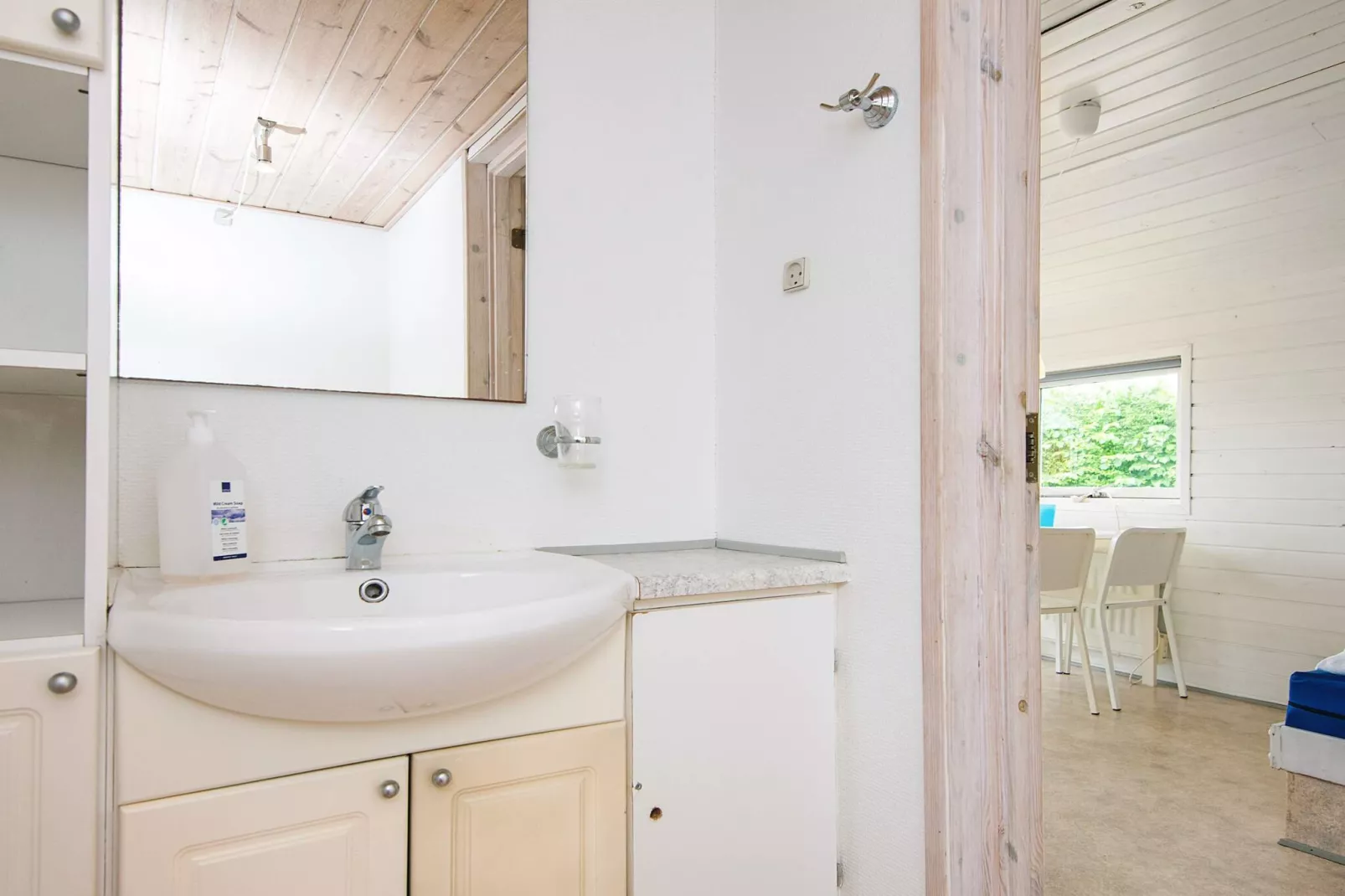 Hytte til 4 pers., uden WC-Binnen