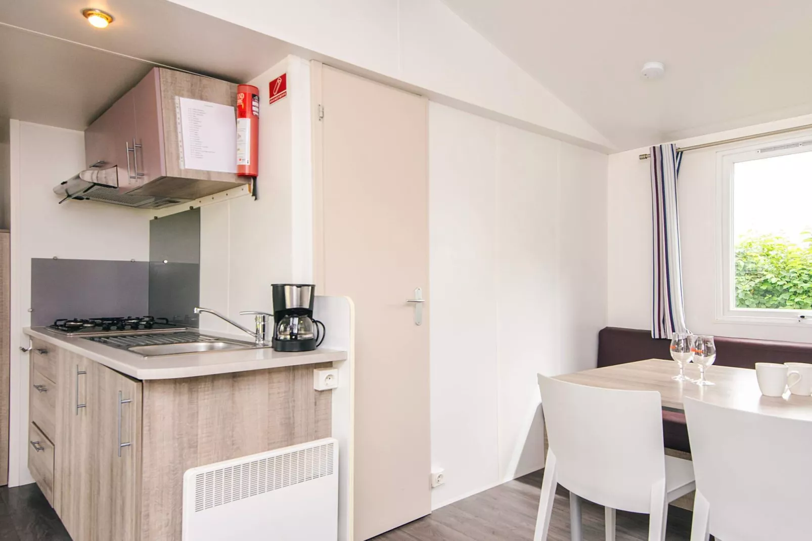 Mobile homes til 6 pers., med bad-Binnen