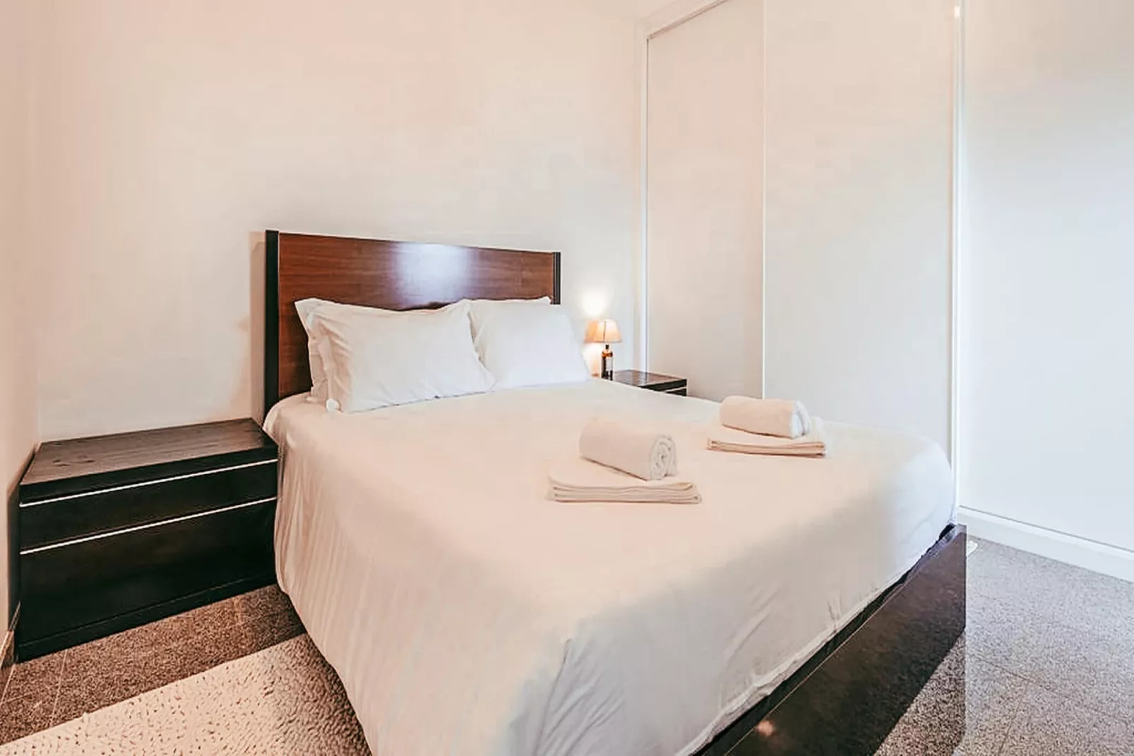 Trendy Apartment River View By Gthouse - Slaapkamer