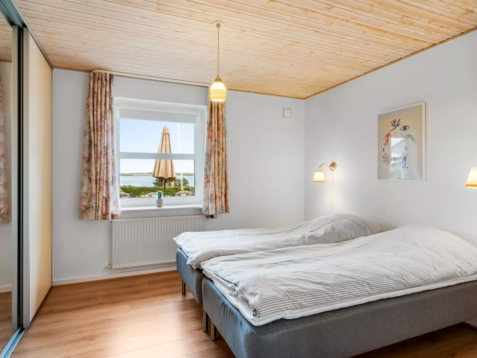 "Erja" - 300m to the fjord-Binnen