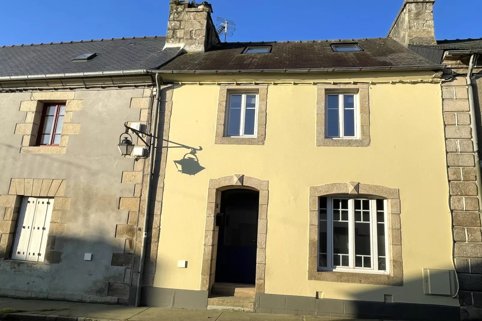 Maison de ville avec terrasse/jardin Guerlesquin-Buitenkant zomer