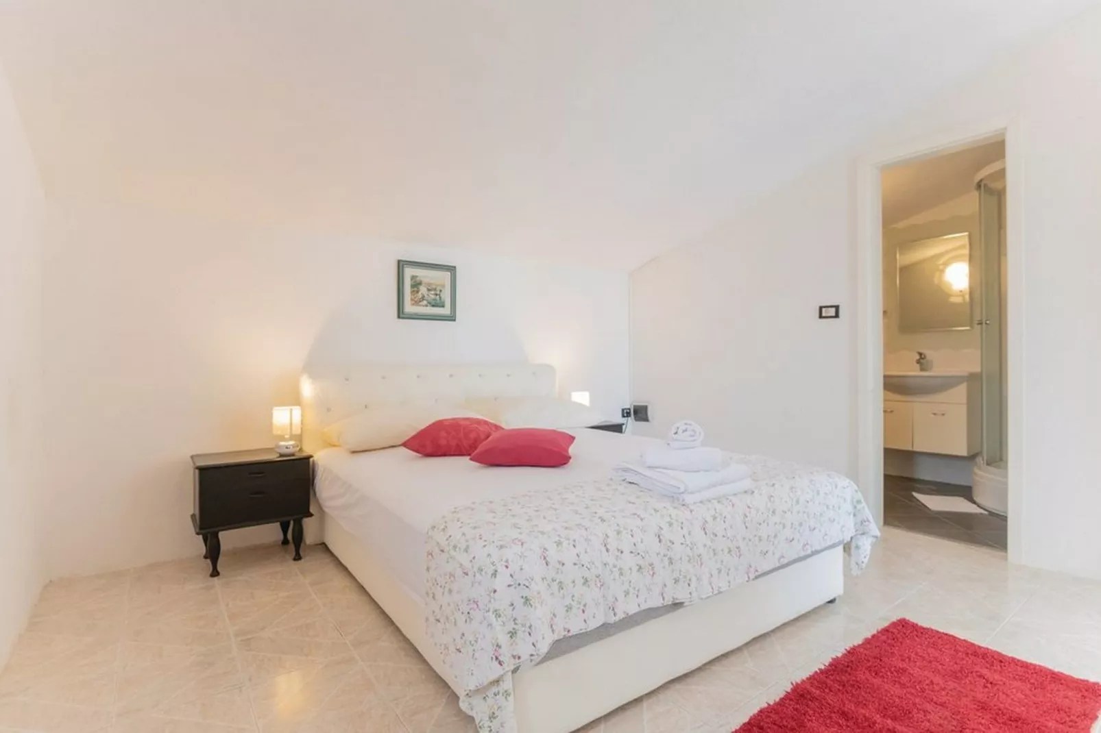 Villa Blanka - Six Bedroom Villa with Swimming Pool and Sea View-Slaapkamer