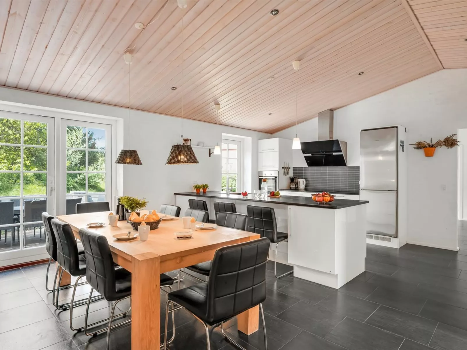 "Marjatta" - 3.2km from the sea - Binnen