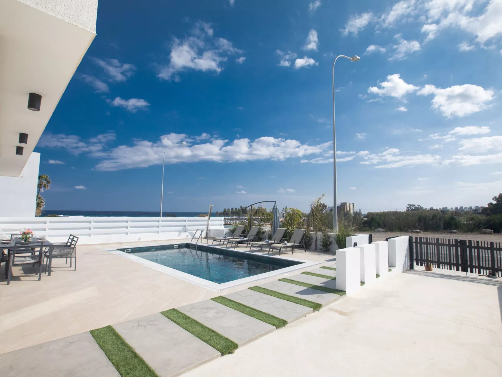 Haus in Paralimni mit Doppelveranda - Image-tags.info