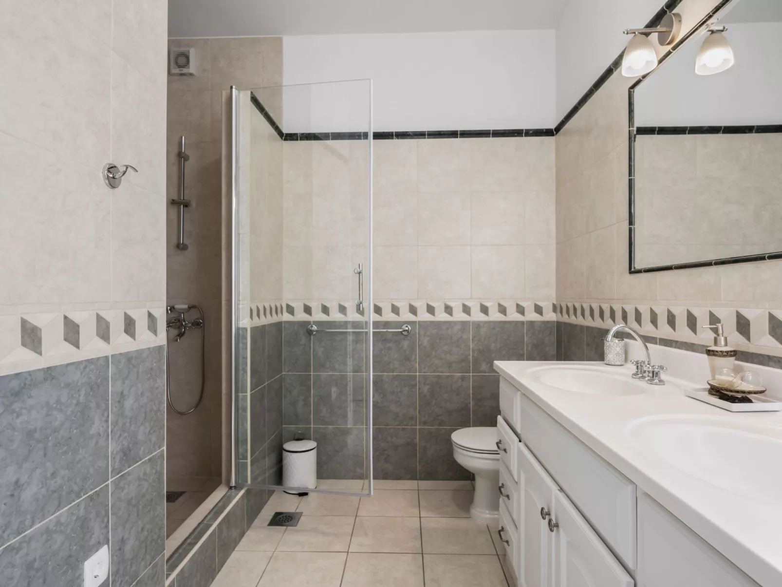 Villa Anna Varos - Image-tags.info