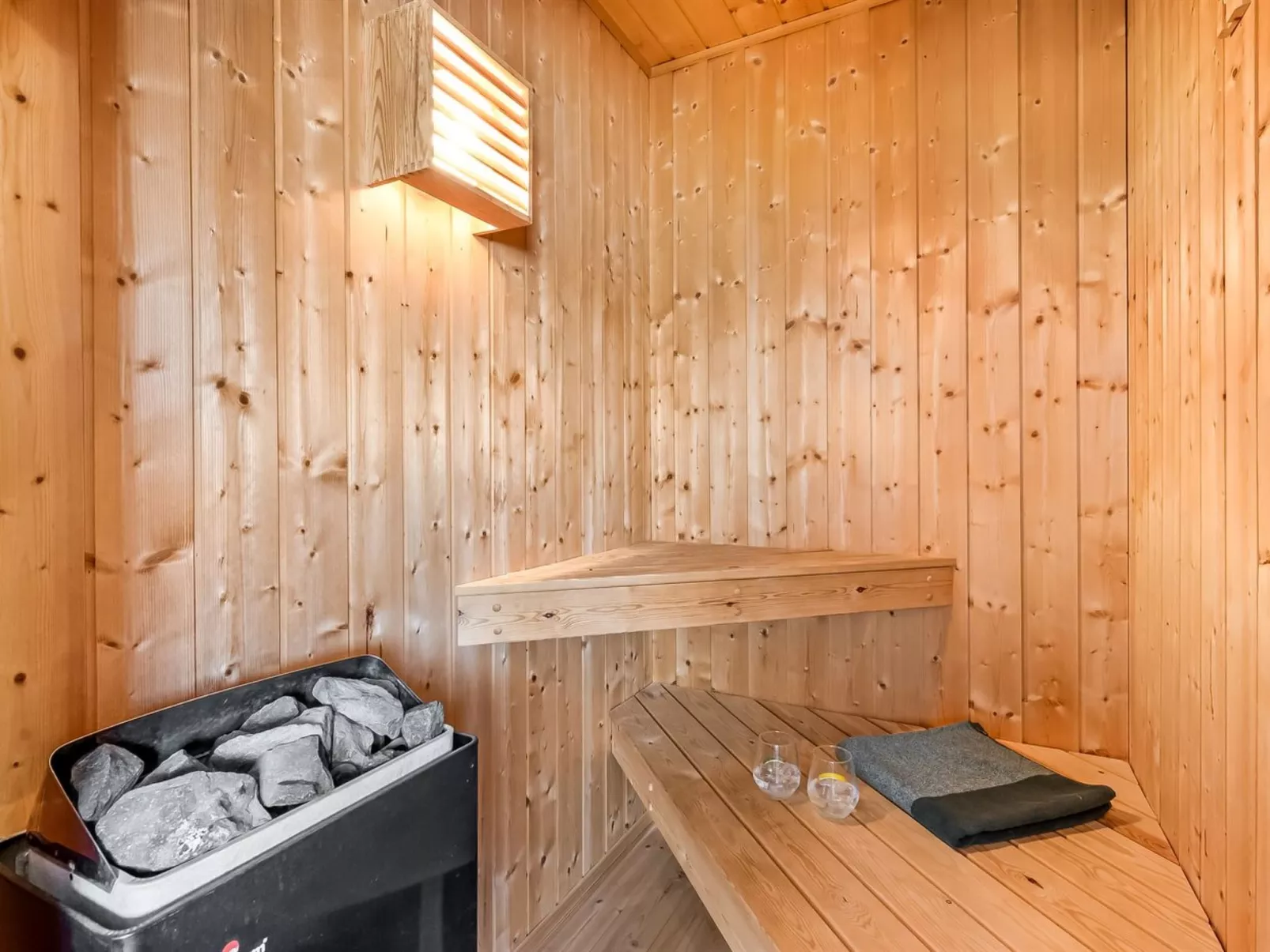 "Arine" - 700m to the fjord - Binnen