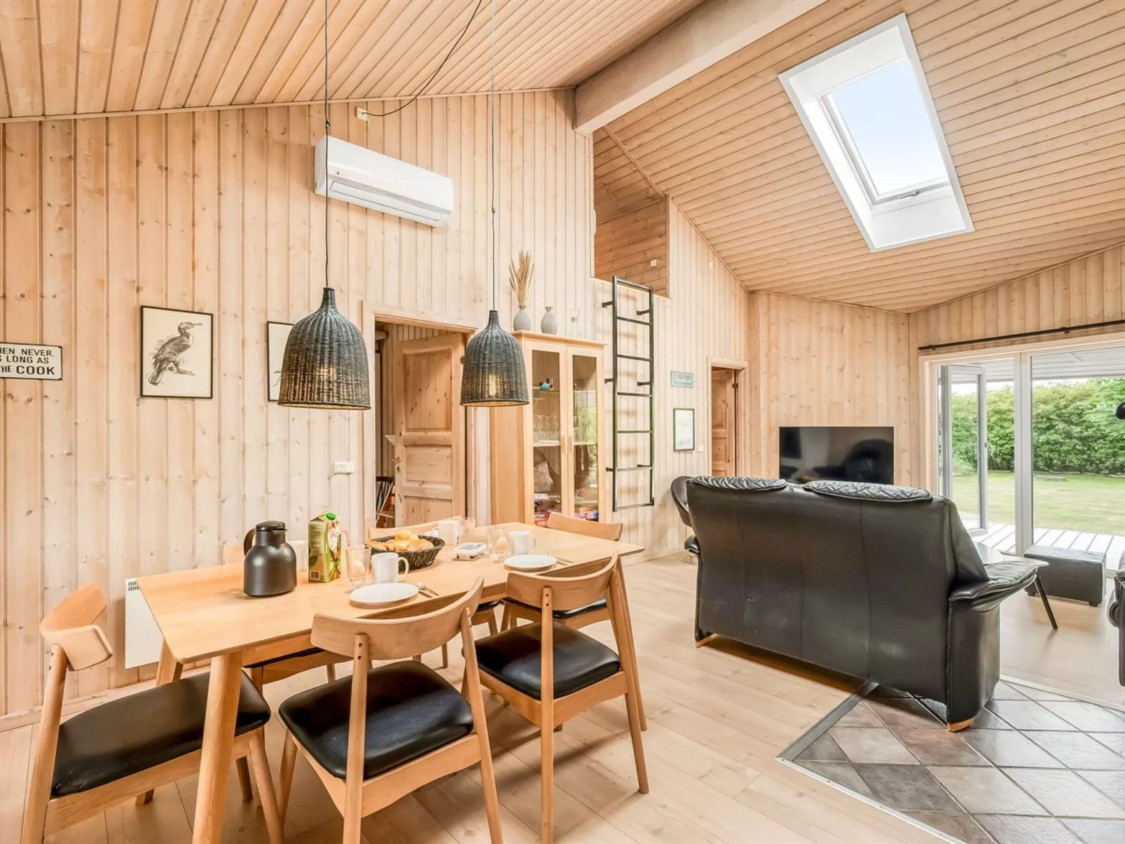 "Yorick" - 350m to the fjord - Binnen