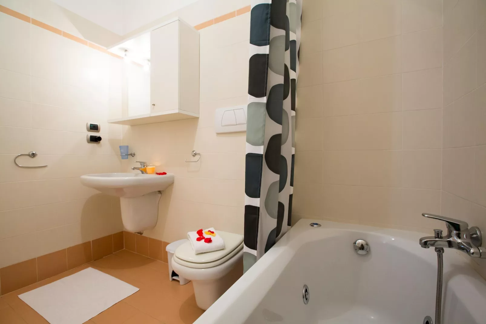 RESIDENCE PORTO LETIZIA - PALACE-1ROOM APT 4 PAX MOUNTAIN VIEW PLUS 8203 - P1MP4 - Badkamer