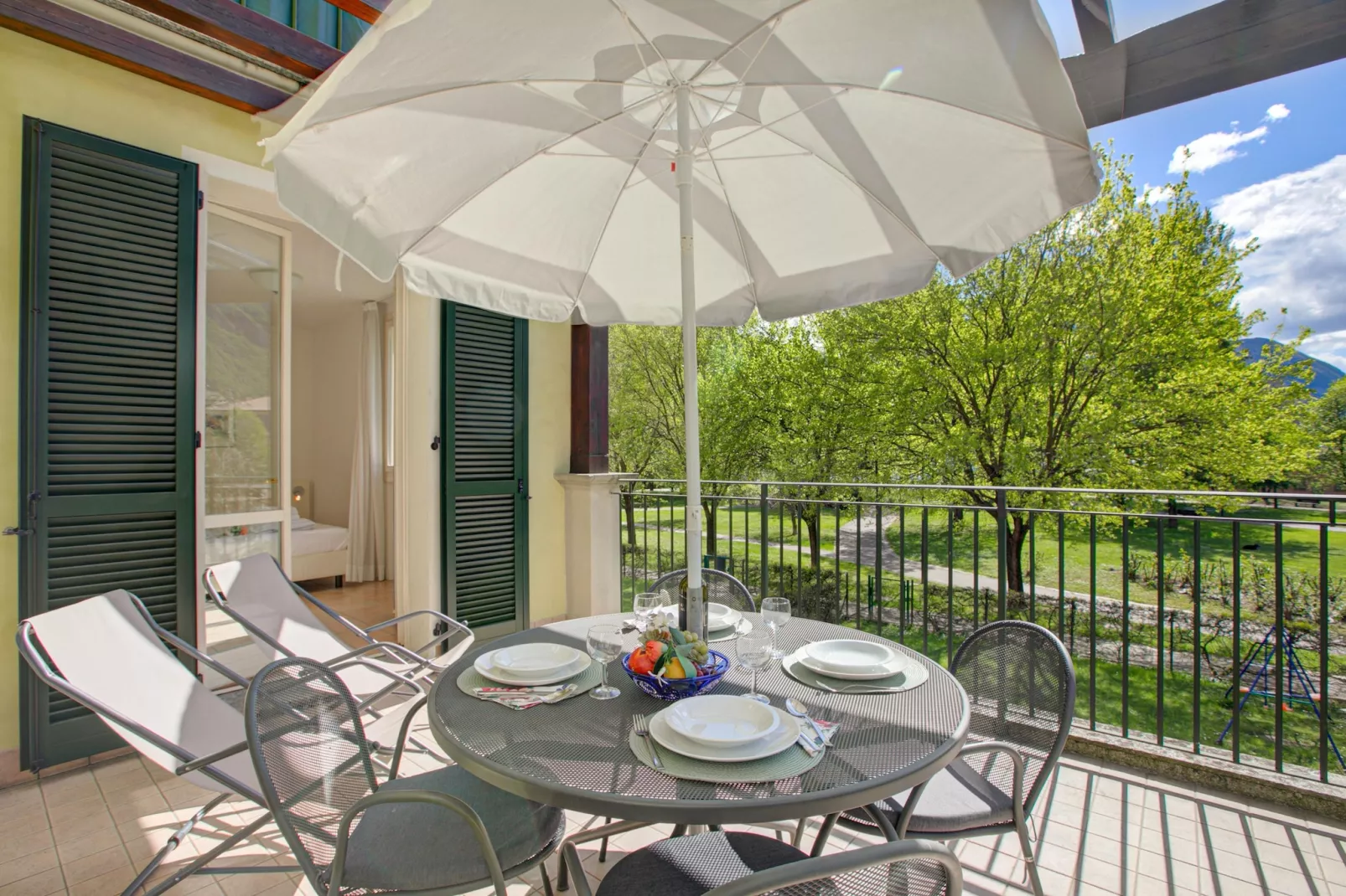 RESIDENCE PORTO LETIZIA - VILLAS-BILOCALE 4 PAX VISTA LAGO PLUS 8215 - V1LP4 - Terrasbalkon