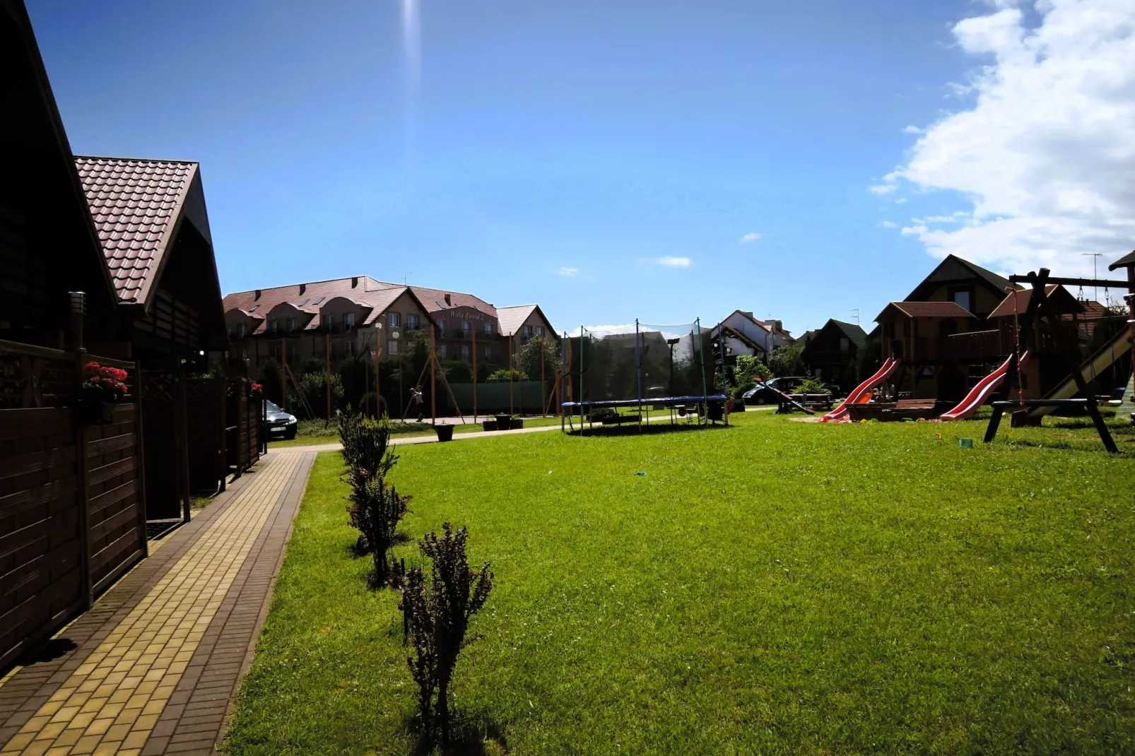 Domki wypoczynkowe - Promyczek - Tuinen zomer