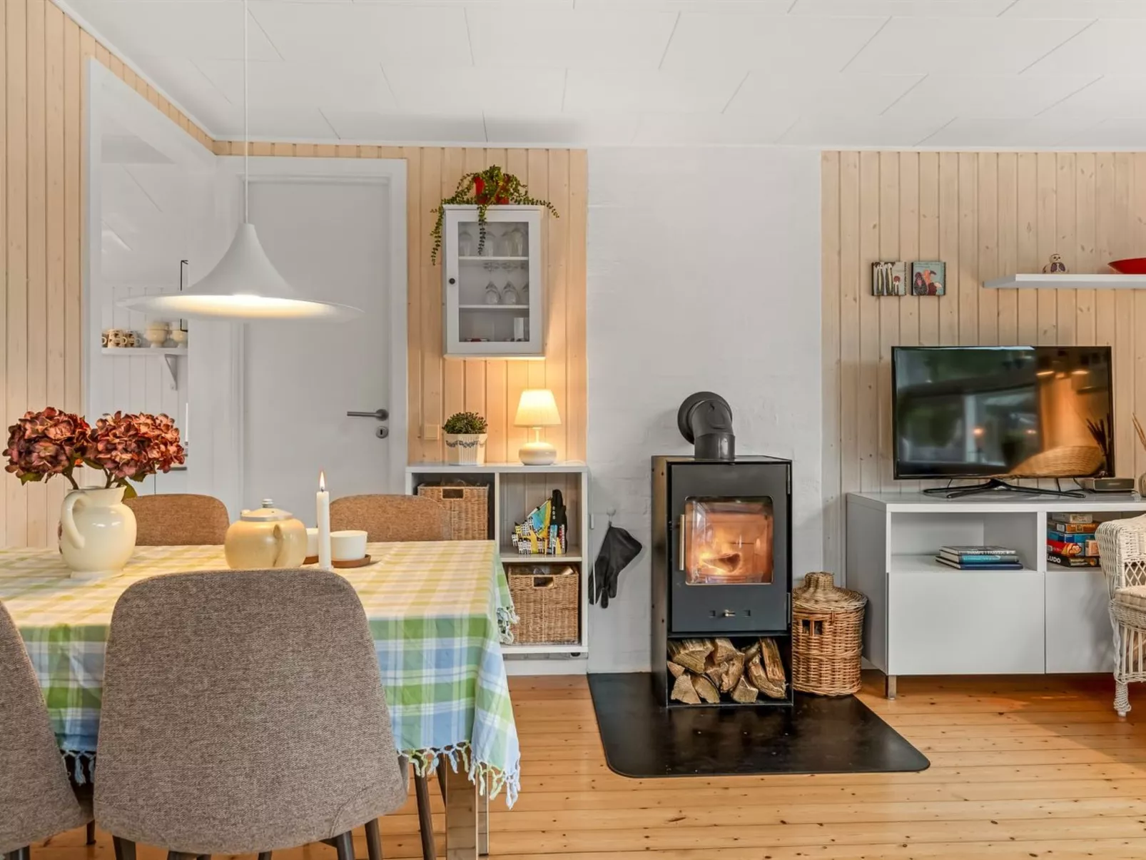 "Annemone" - 900m from the sea-Binnen