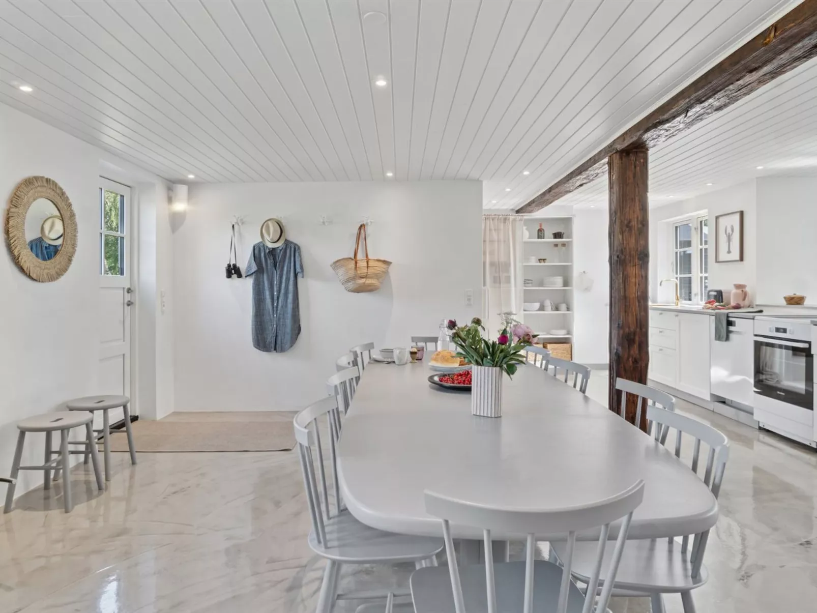 "Thrym" - 2.5km from the sea - Binnen