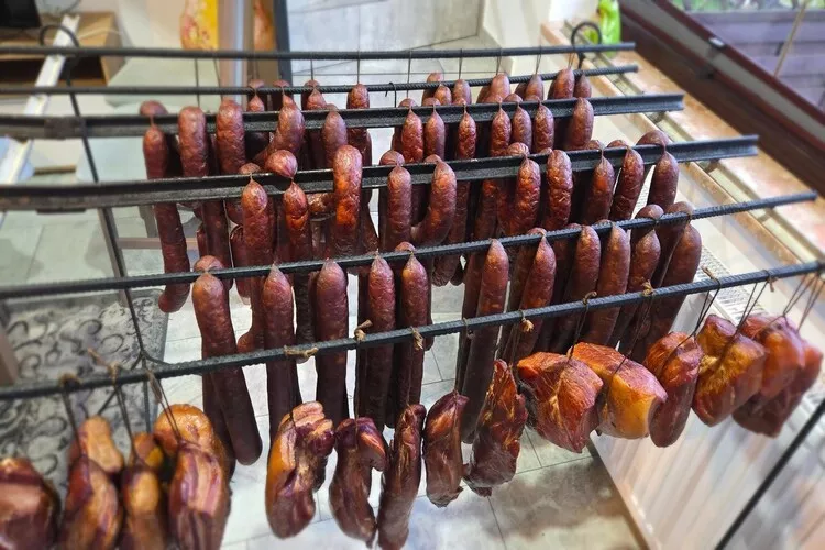 Apartament wakacyjny w Kiedrowicach dla max 6 osób-Parkfaciliteiten